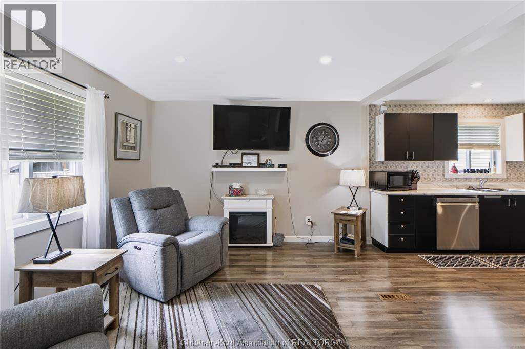 612 SIMCOE STREET - 12