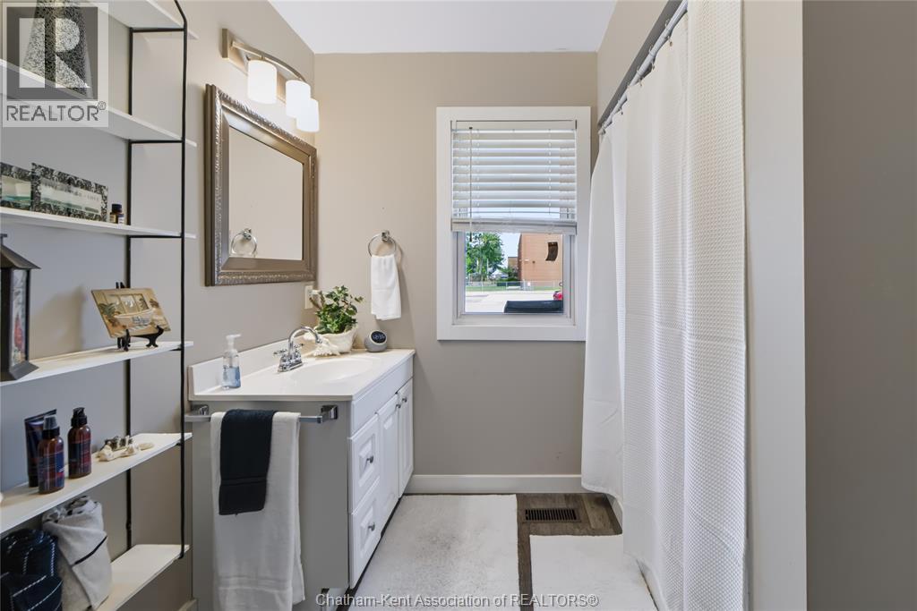 612 SIMCOE STREET - 13