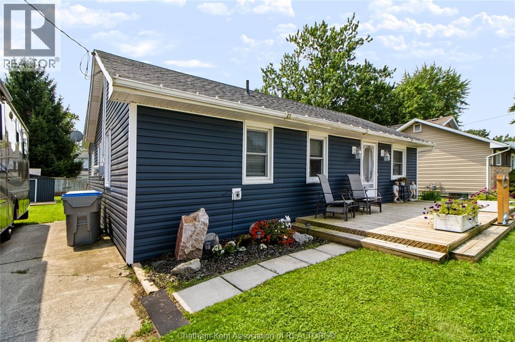 612 SIMCOE STREET - 2