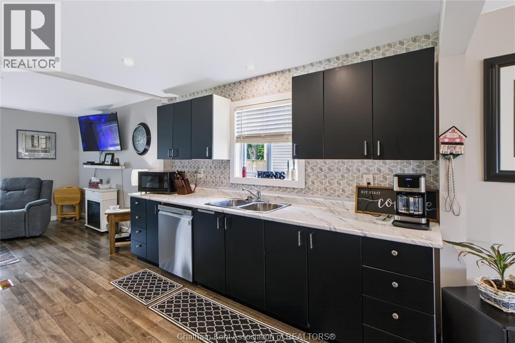 612 SIMCOE STREET - 7