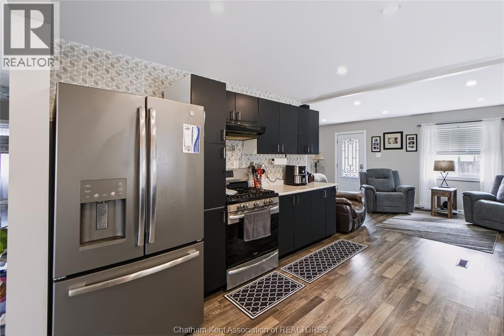 612 SIMCOE STREET - 8