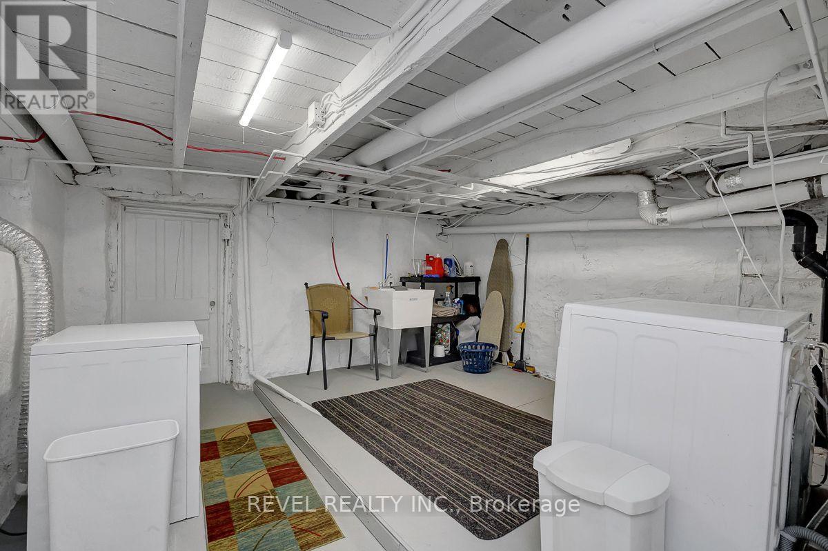 52 LEBRETON STREET N - 29