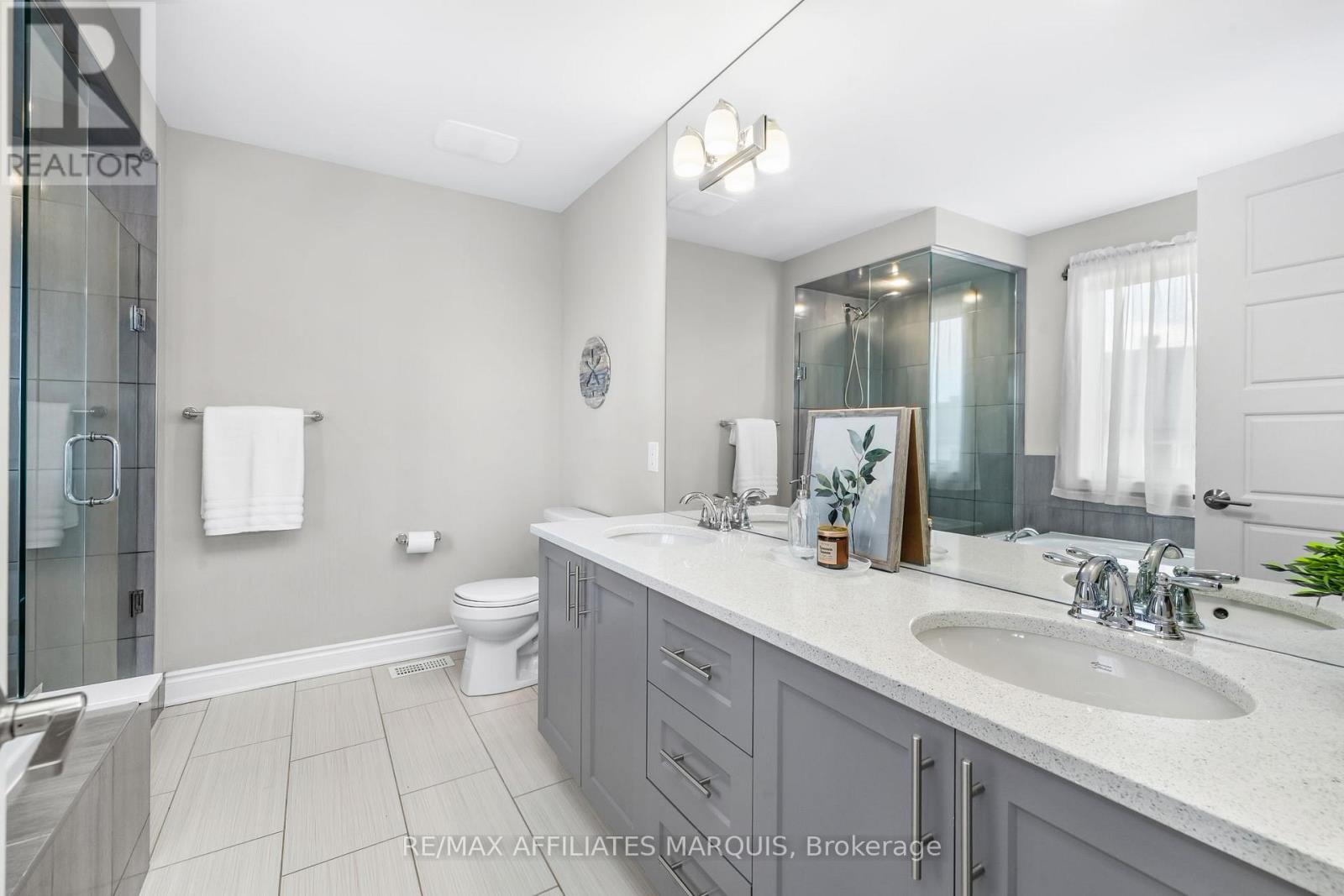 3 Bed, 3 Bath House for Sale in Ottawa – 14 SWEETBAY CIRCLE, Ottawa – MLS# X13674682 - Image 30