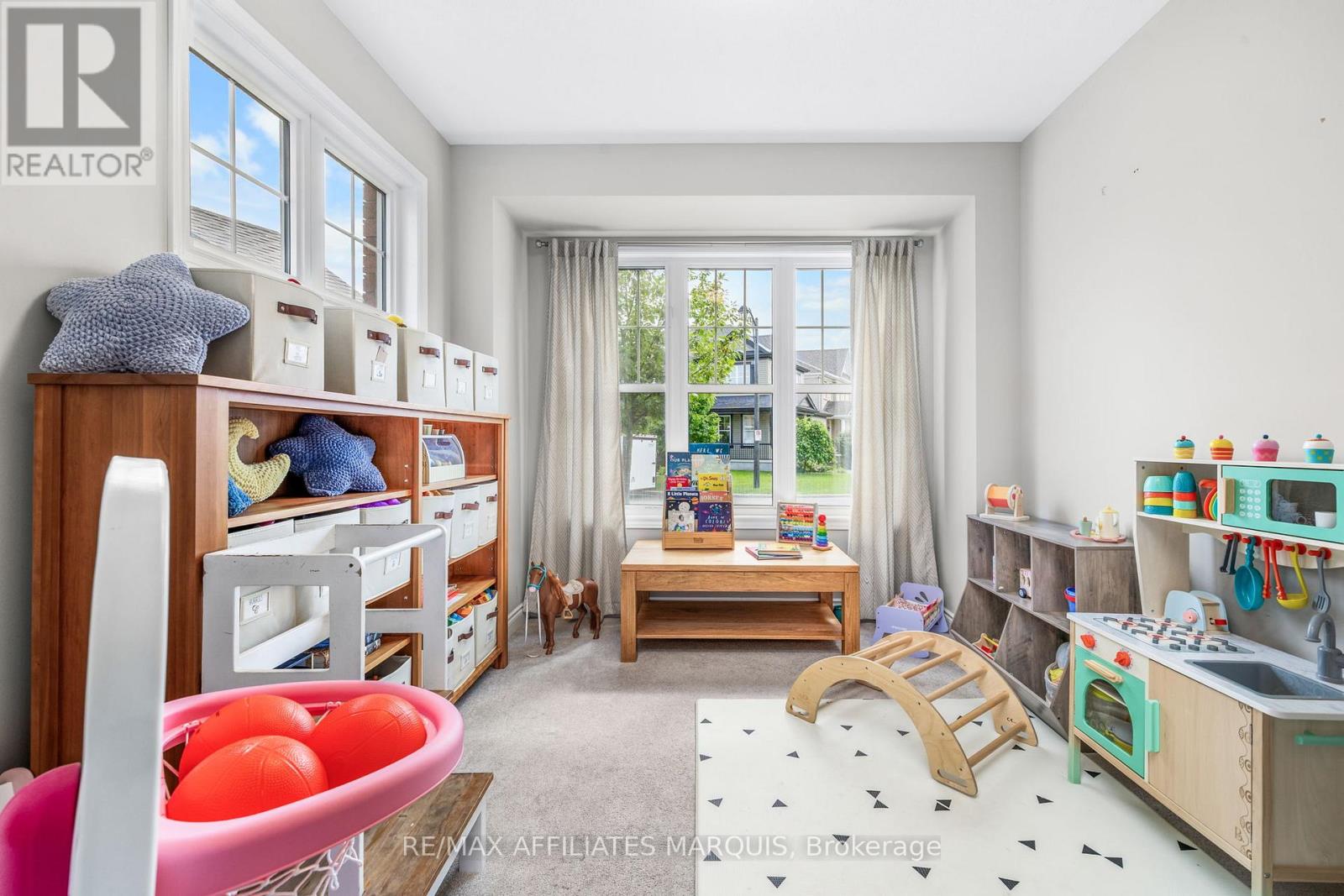 3 Bed, 3 Bath House for Sale in Ottawa – 14 SWEETBAY CIRCLE, Ottawa – MLS# X13674682 - Image 9