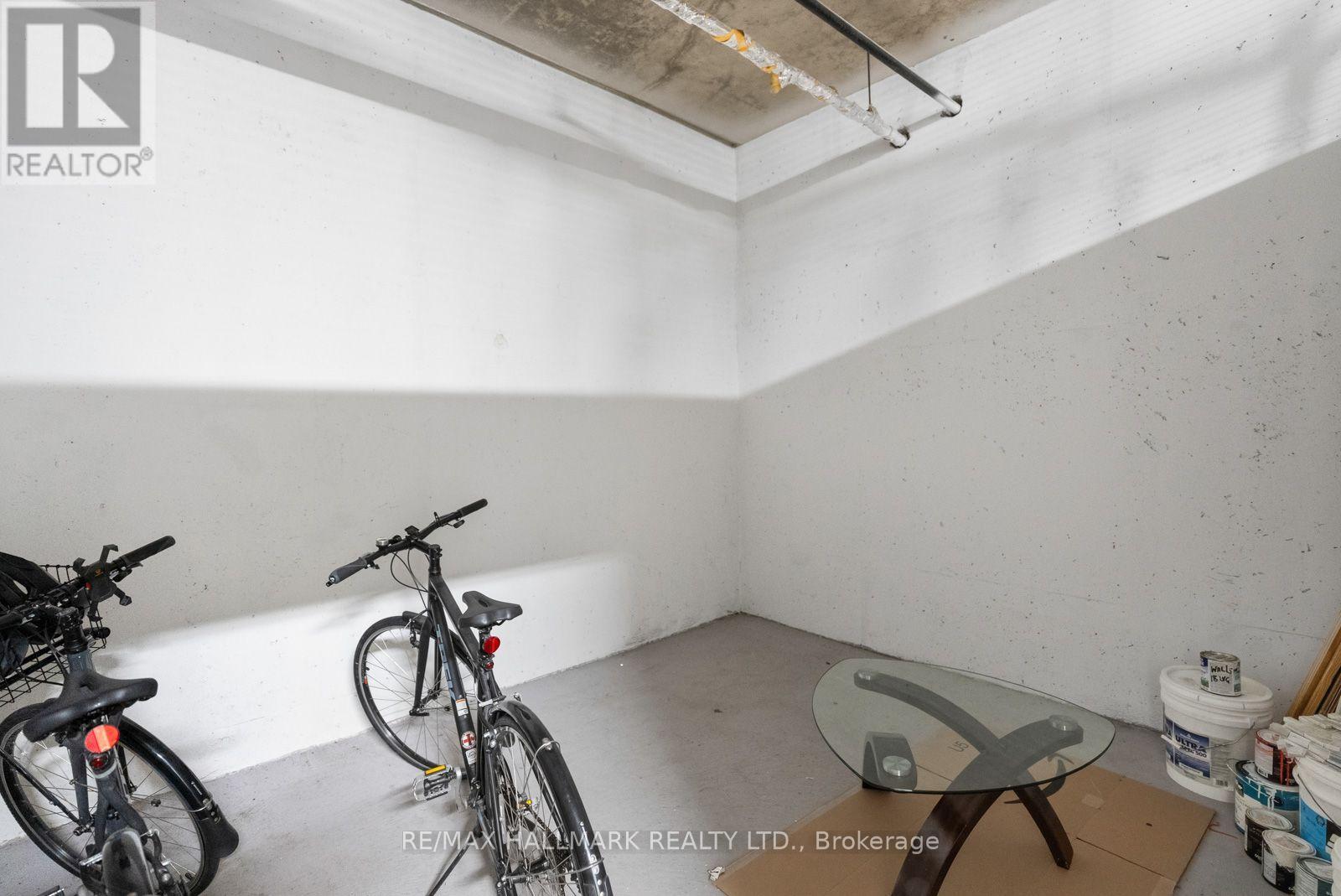 #108 18 LOWER VILLAGE GATE - Image 40