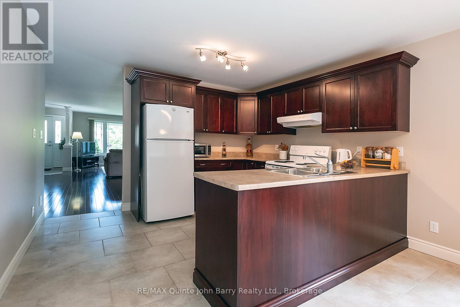 4 ALGONQUIN AVENUE - Image 10