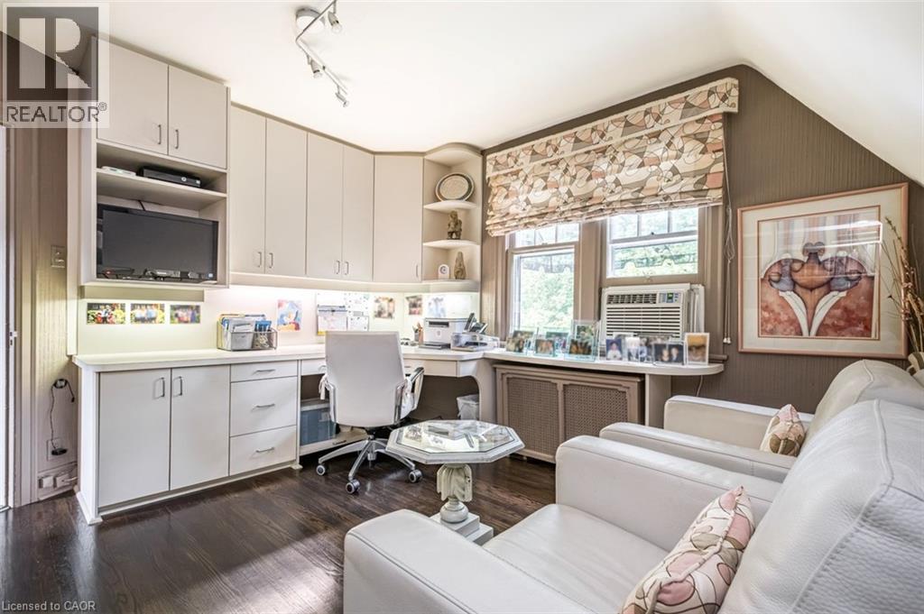 107 BOND Street S - Image 31