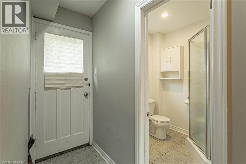 811 HUGHSON Street - 23