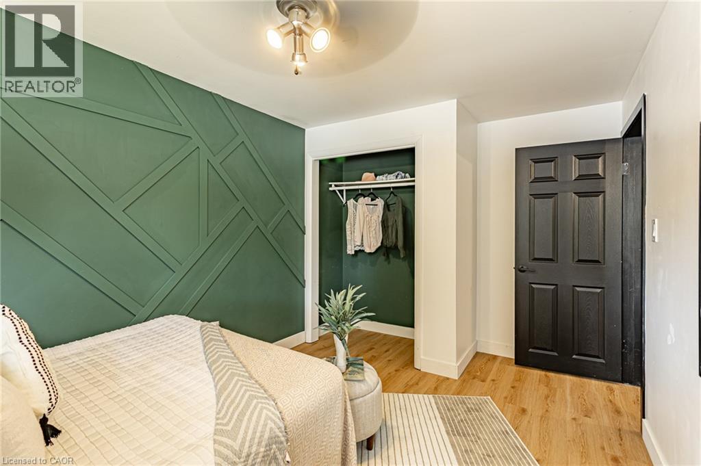 811 HUGHSON Street - 17