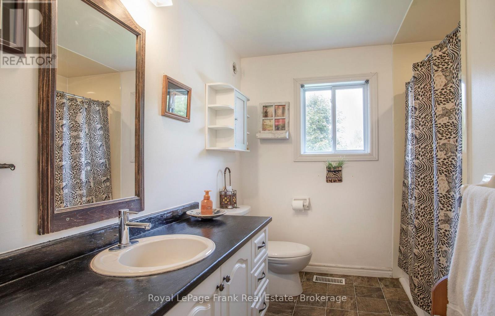 5363 YOUNG STREET - Image 18