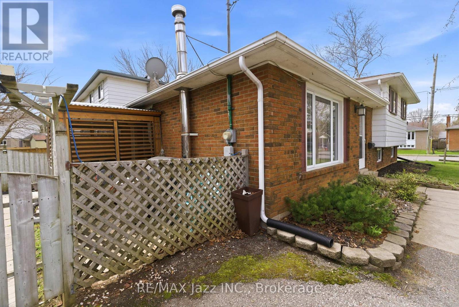 621 WILLOW CRESCENT - Image 30