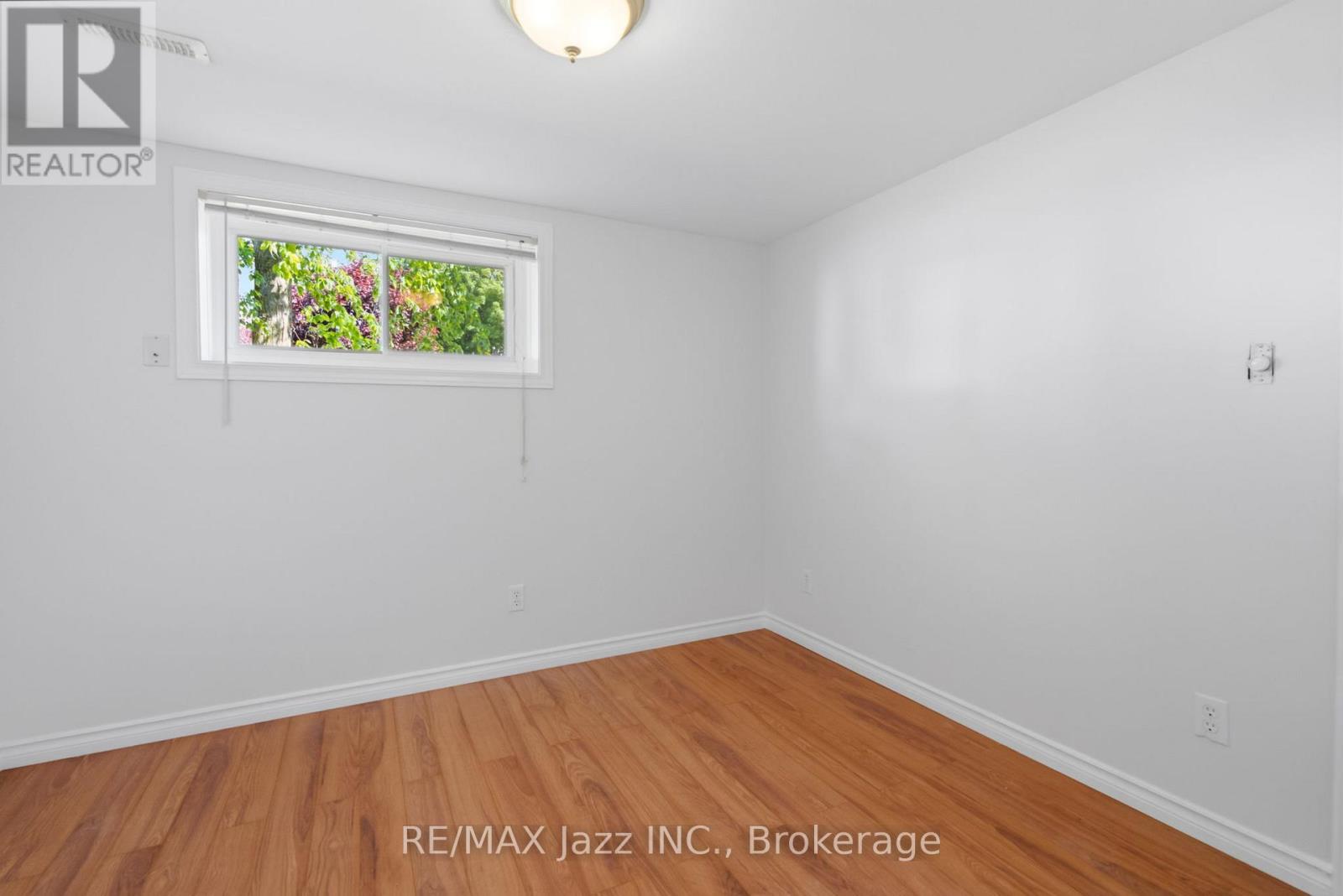 621 WILLOW CRESCENT - 42