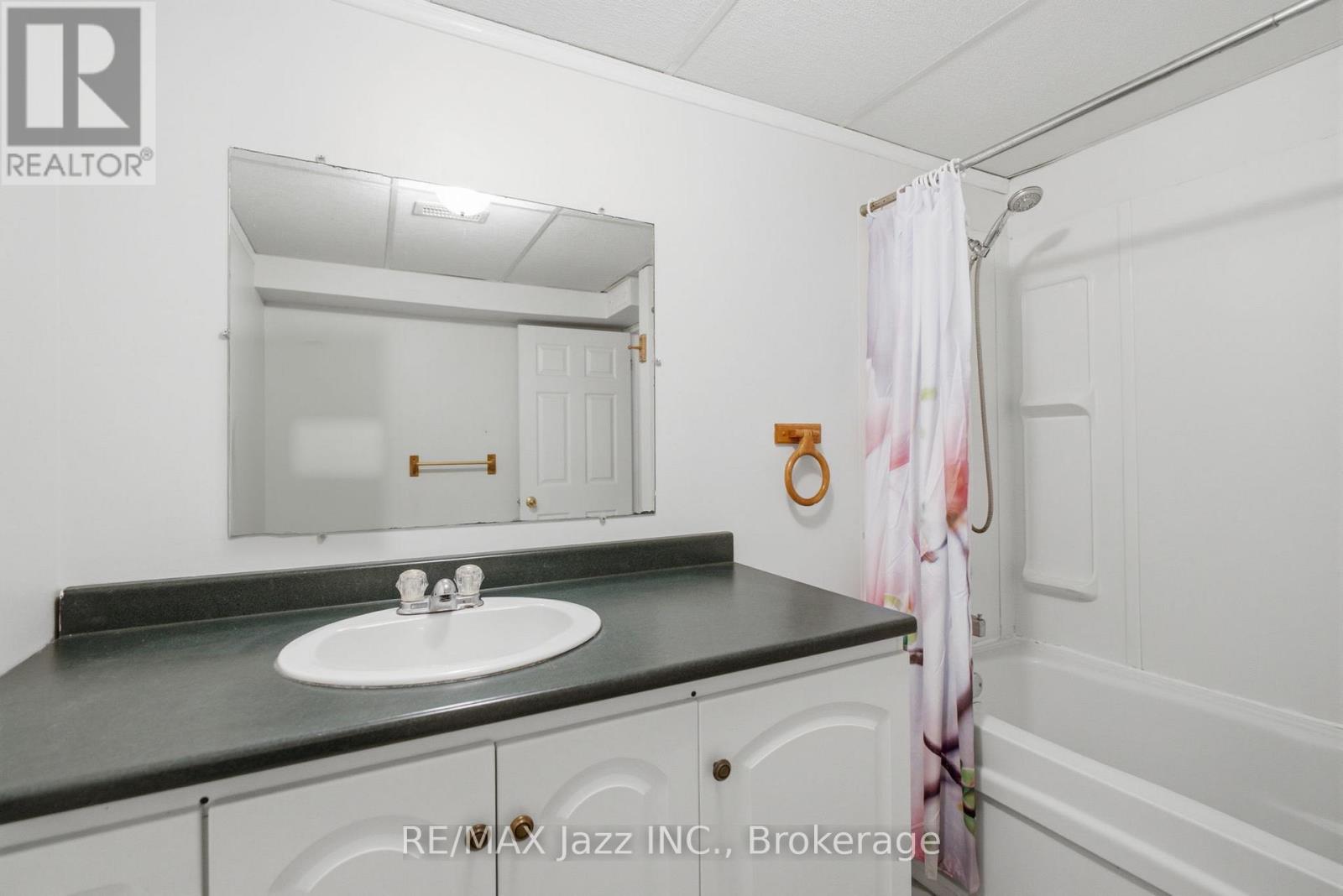 621 WILLOW CRESCENT - 46