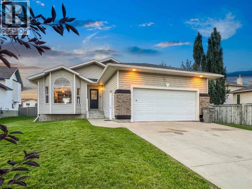 102 Pinnacle Crescent - 1