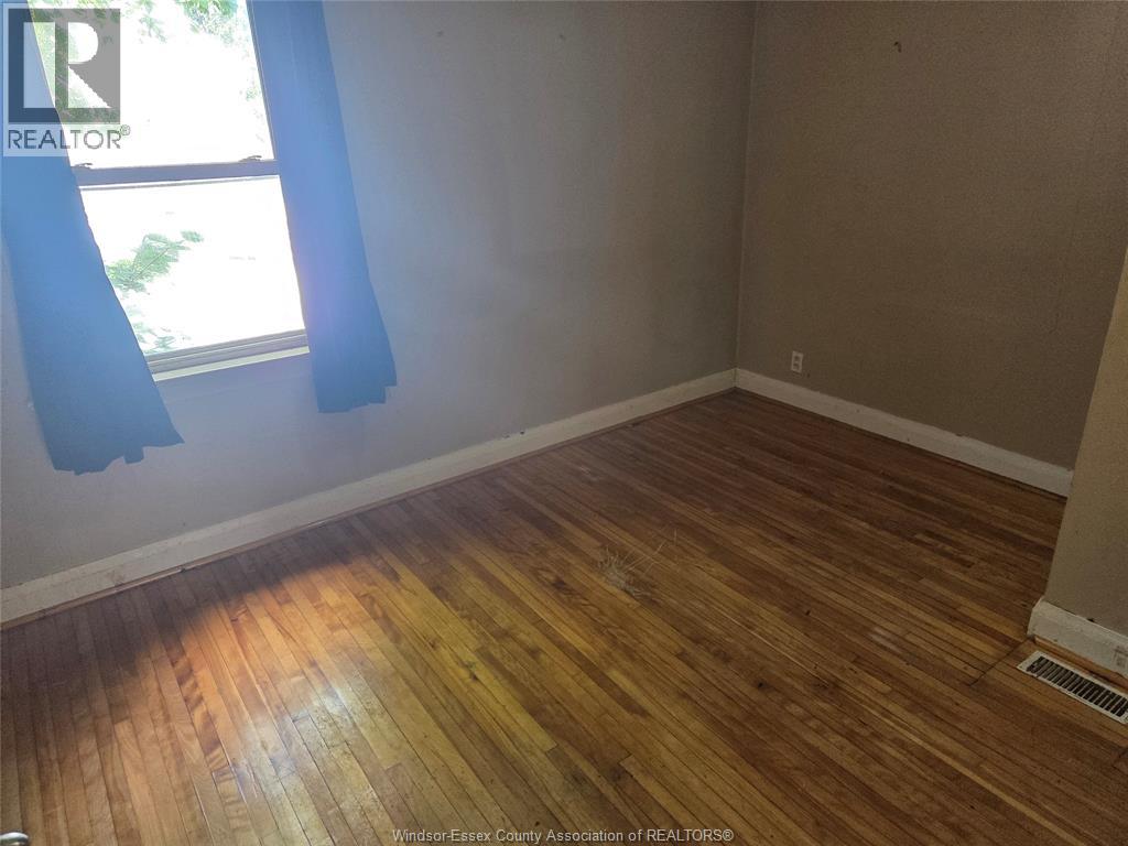 782 Kember AVENUE - 7