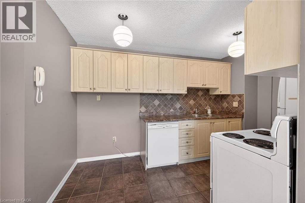 #101 700 DYNES Road - Image 9