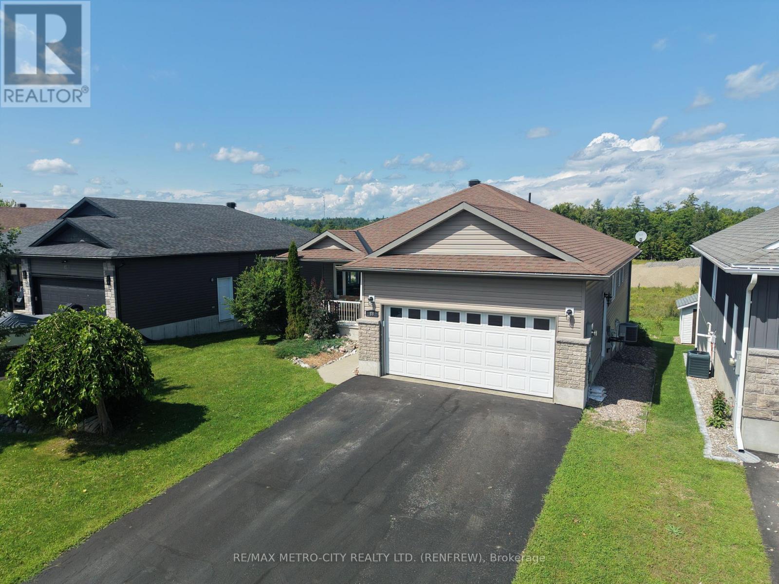 3 Bed, 3 Bath House for Sale in Renfrew – 89 OTTERIDGE DRIVE, Renfrew – MLS# X13674710 - Image 3