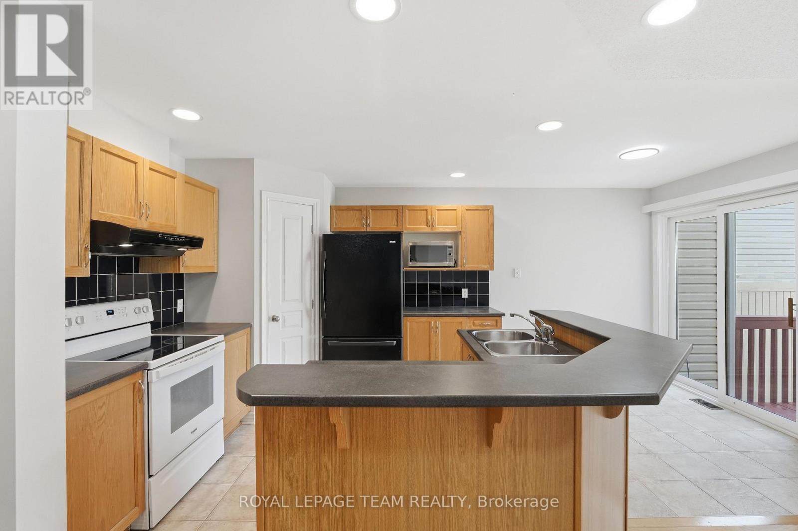 2 Bed, 2 Bath House for Sale in Ottawa – 239 TANDALEE CRESCENT, Ottawa – MLS# X13674808 - Image 10