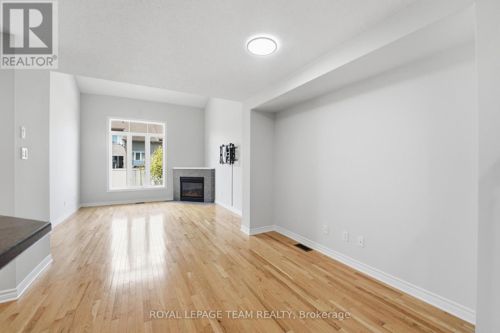 2 Bed, 2 Bath House for Sale in Ottawa – 239 TANDALEE CRESCENT, Ottawa – MLS# X13674808 - Image 13