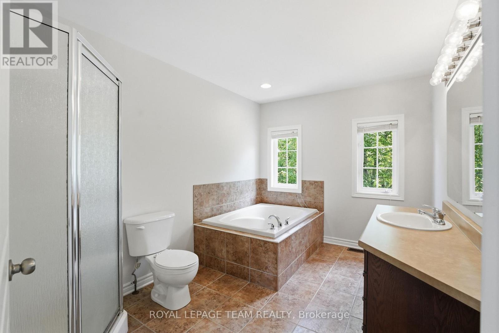 2 Bed, 2 Bath House for Sale in Ottawa – 239 TANDALEE CRESCENT, Ottawa – MLS# X13674808 - Image 24
