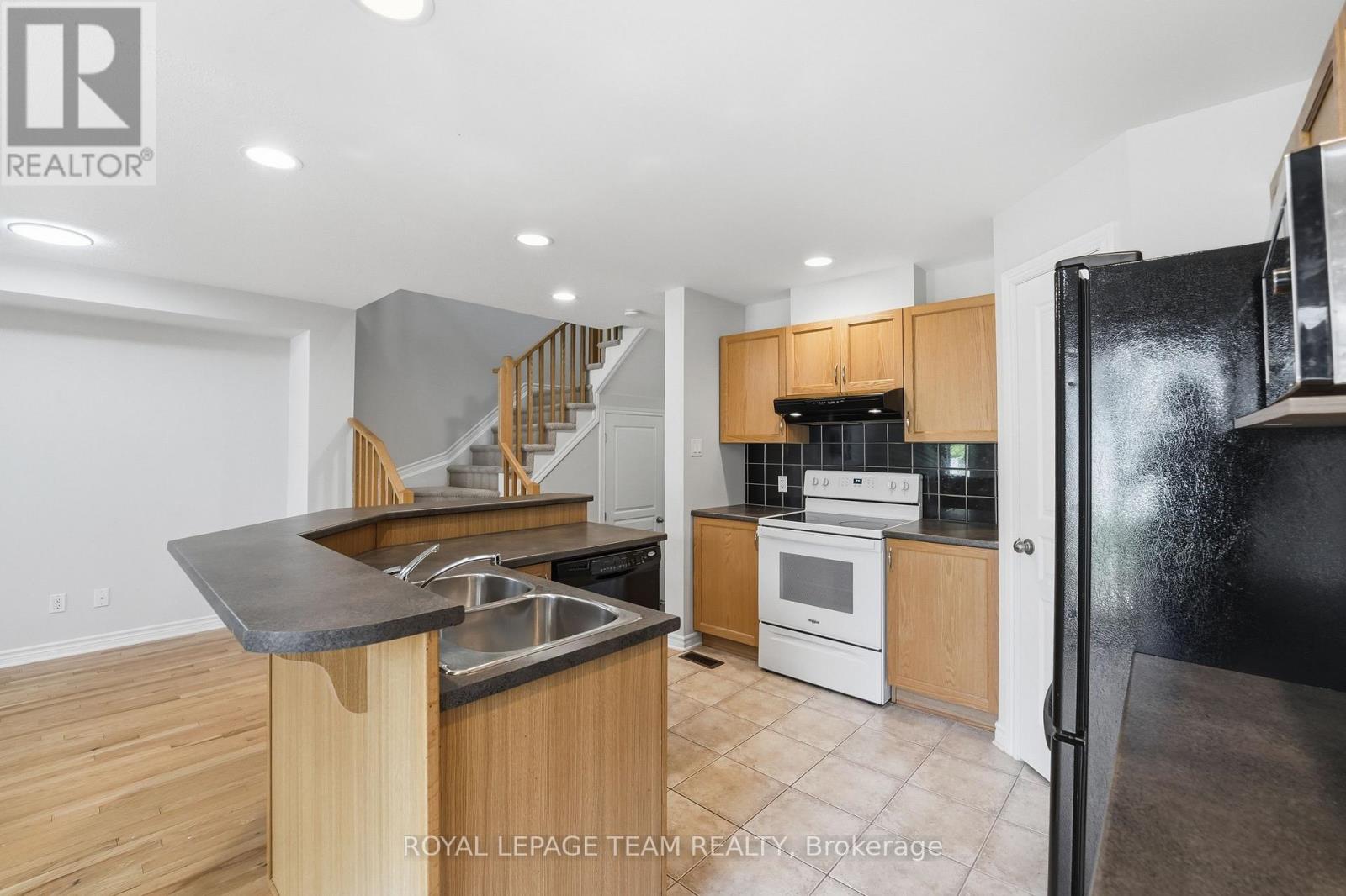 2 Bed, 2 Bath House for Sale in Ottawa – 239 TANDALEE CRESCENT, Ottawa – MLS# X13674808 - Image 7