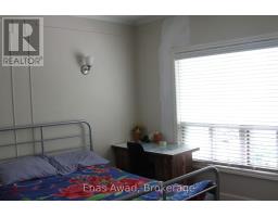 Primary Bedroom - 738 Manning Avenue, Toronto, ON M6G2W4 Photo 6