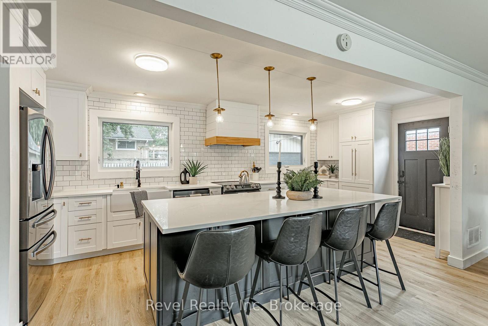 811 HUGHSON STREET - 9