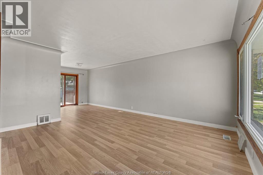 3672 MORRIS DRIVE - 4