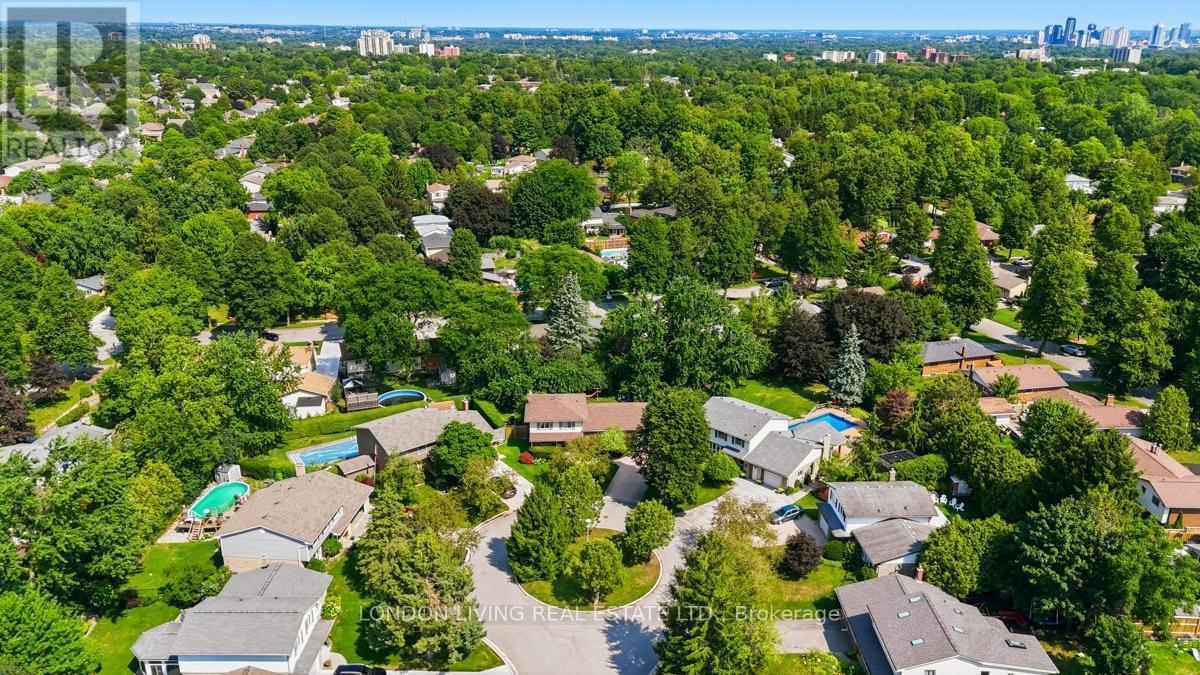 91 ST CLAIR COURT - 2