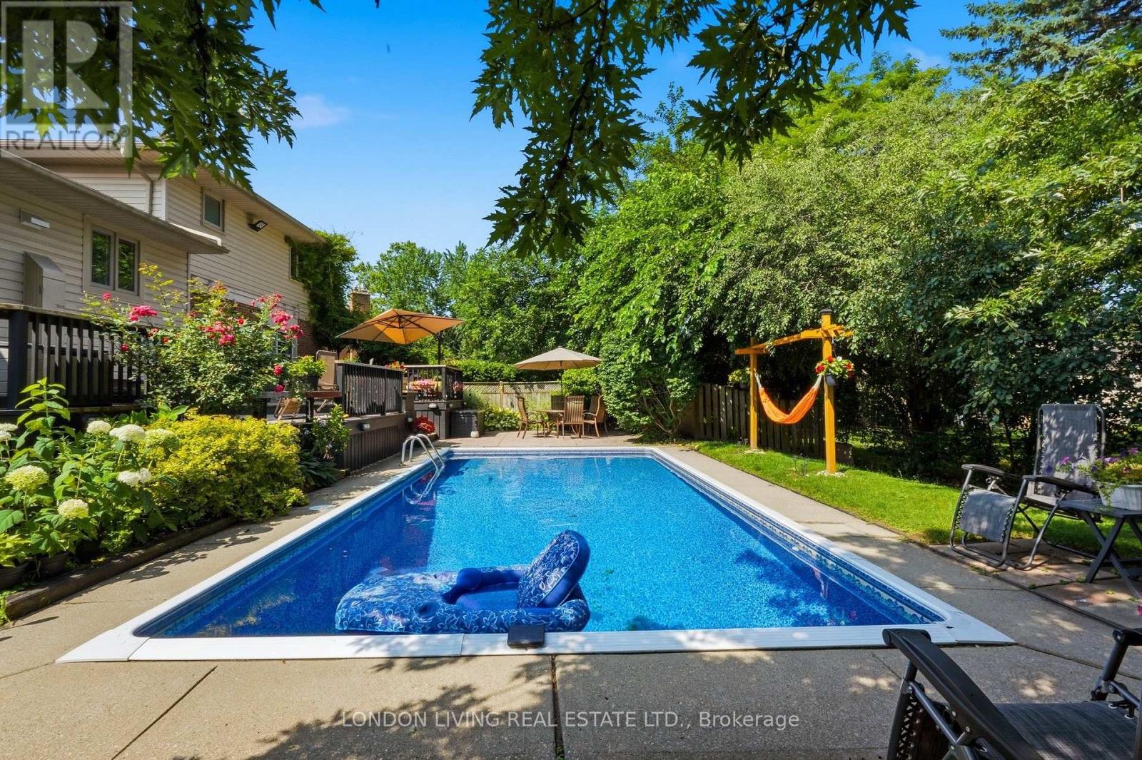 91 ST CLAIR COURT - 40