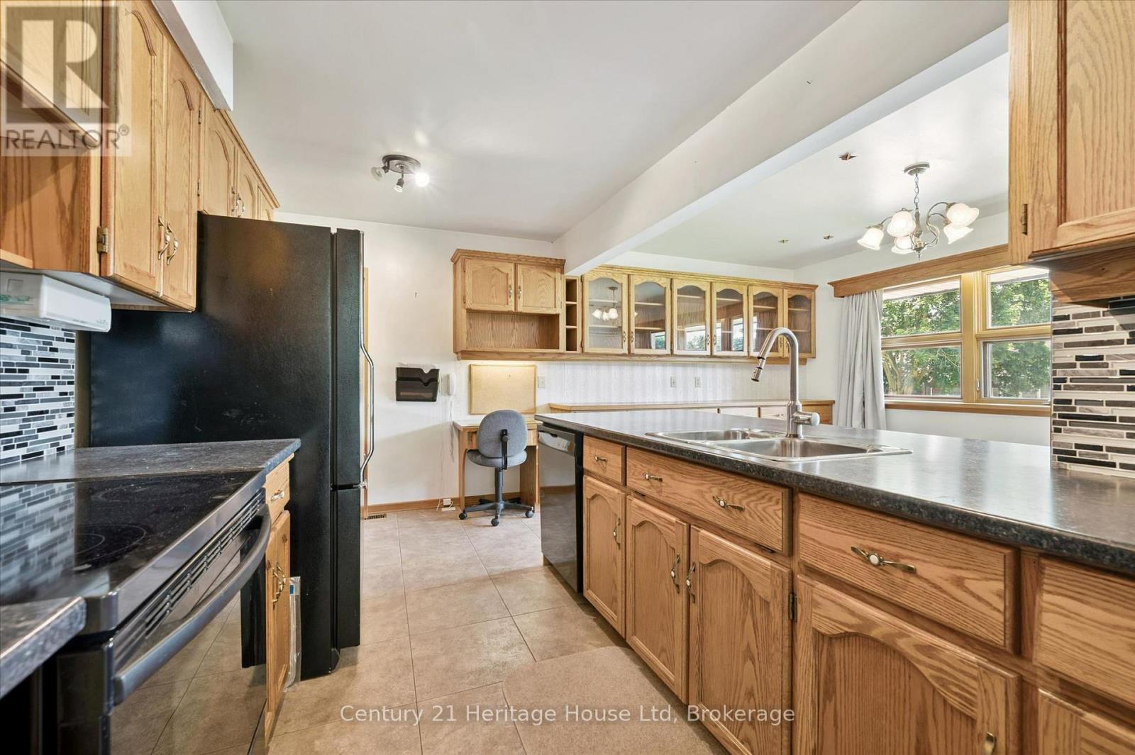 470 CAMERON STREET - Image 15