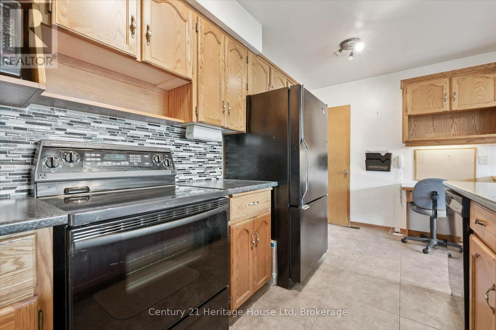 470 CAMERON STREET - 16