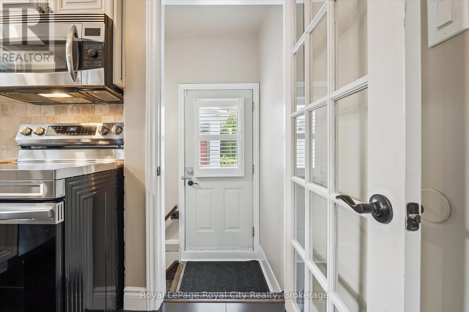 10 SUMAC PLACE - Image 25