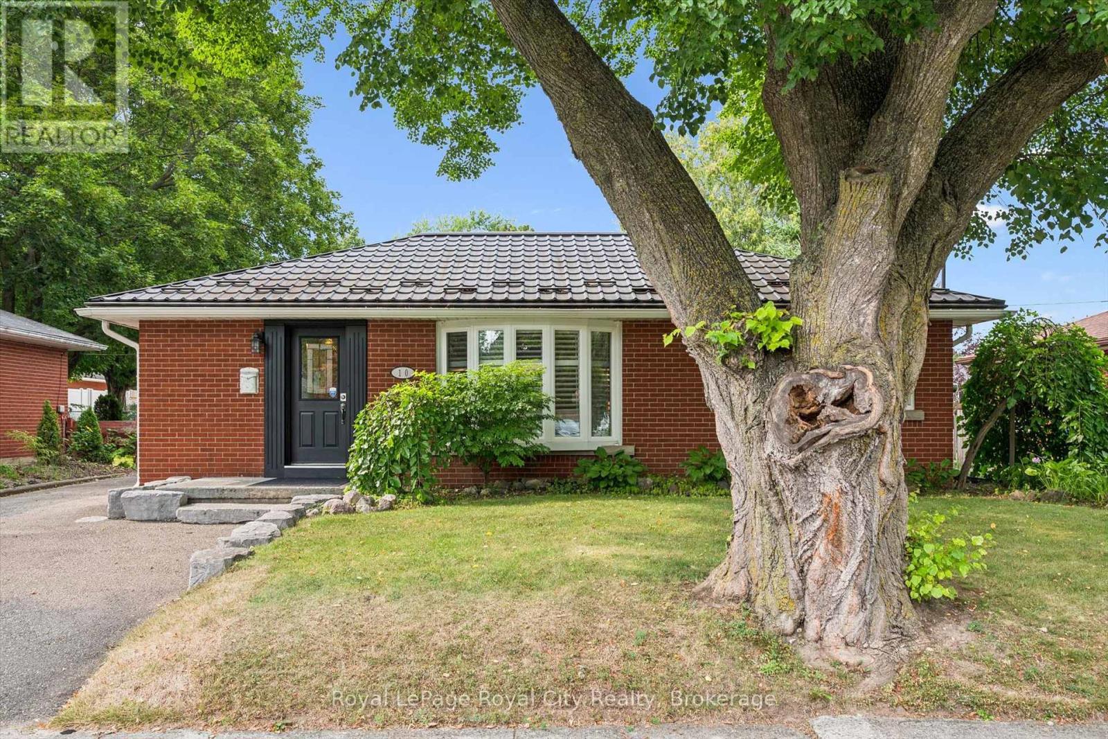 10 SUMAC PLACE - Image 3