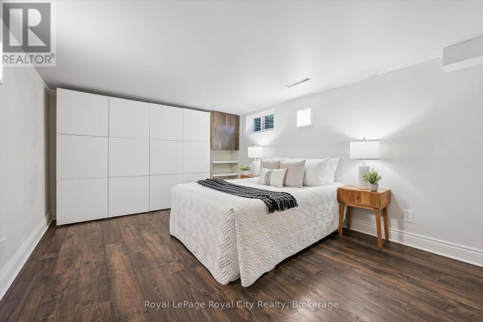 10 SUMAC PLACE - 33