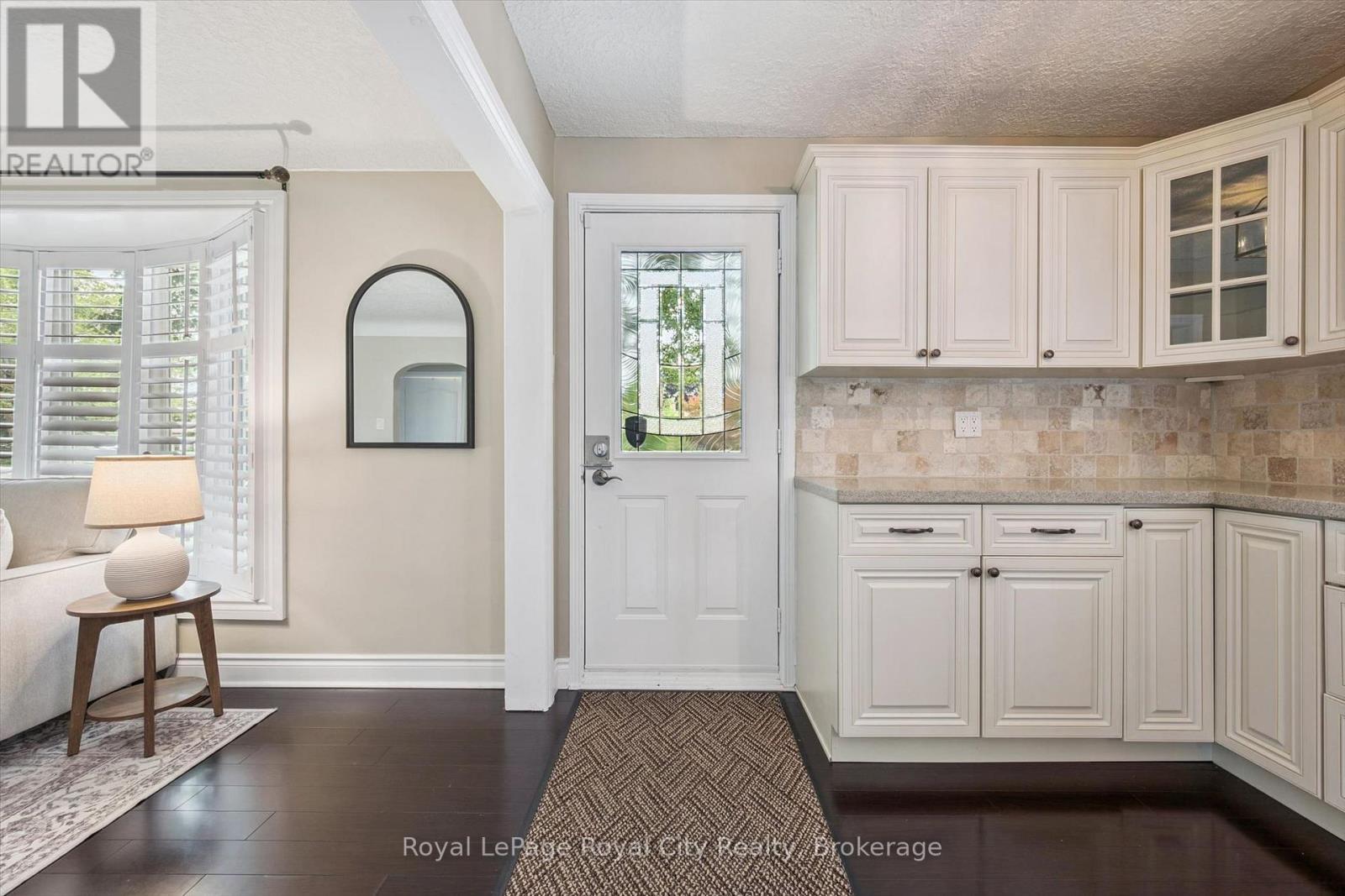 10 SUMAC PLACE - 7