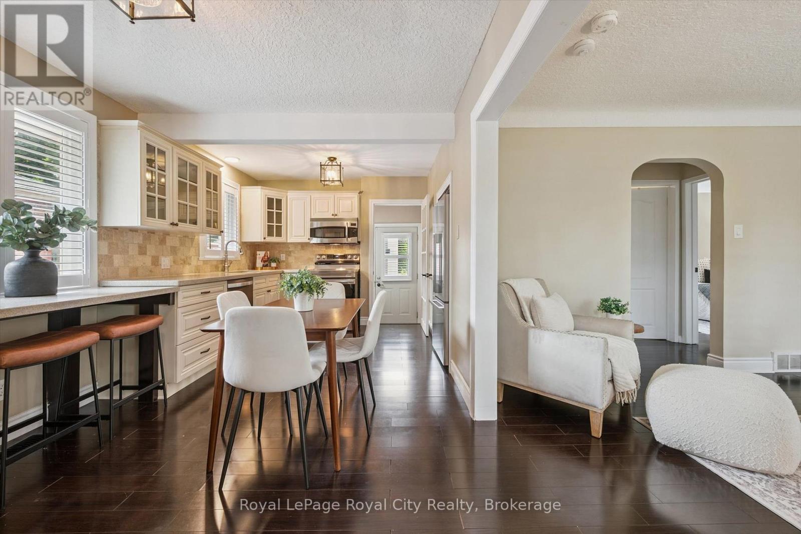 10 SUMAC PLACE - Image 8