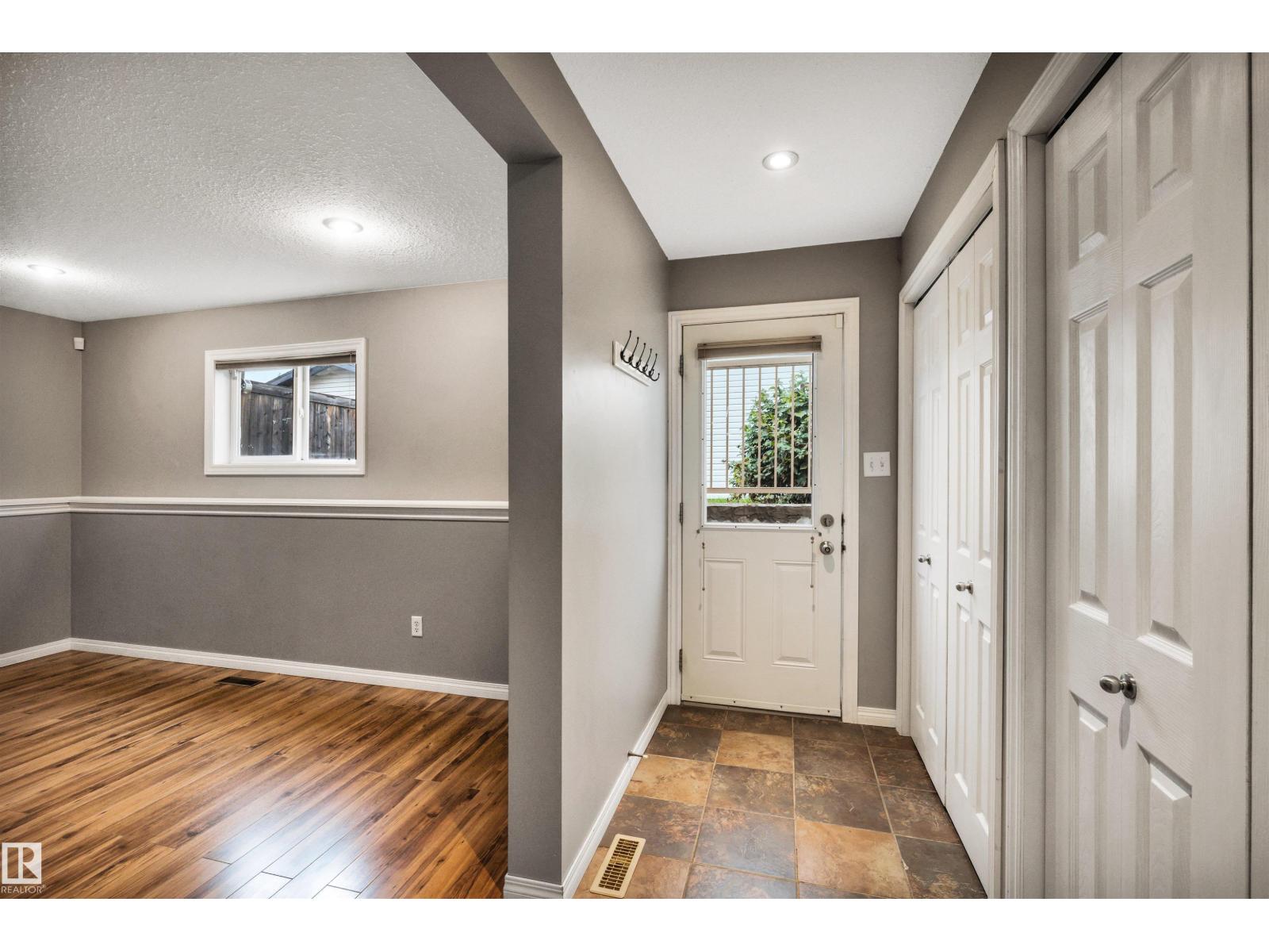 21243 91 AV NW - 31