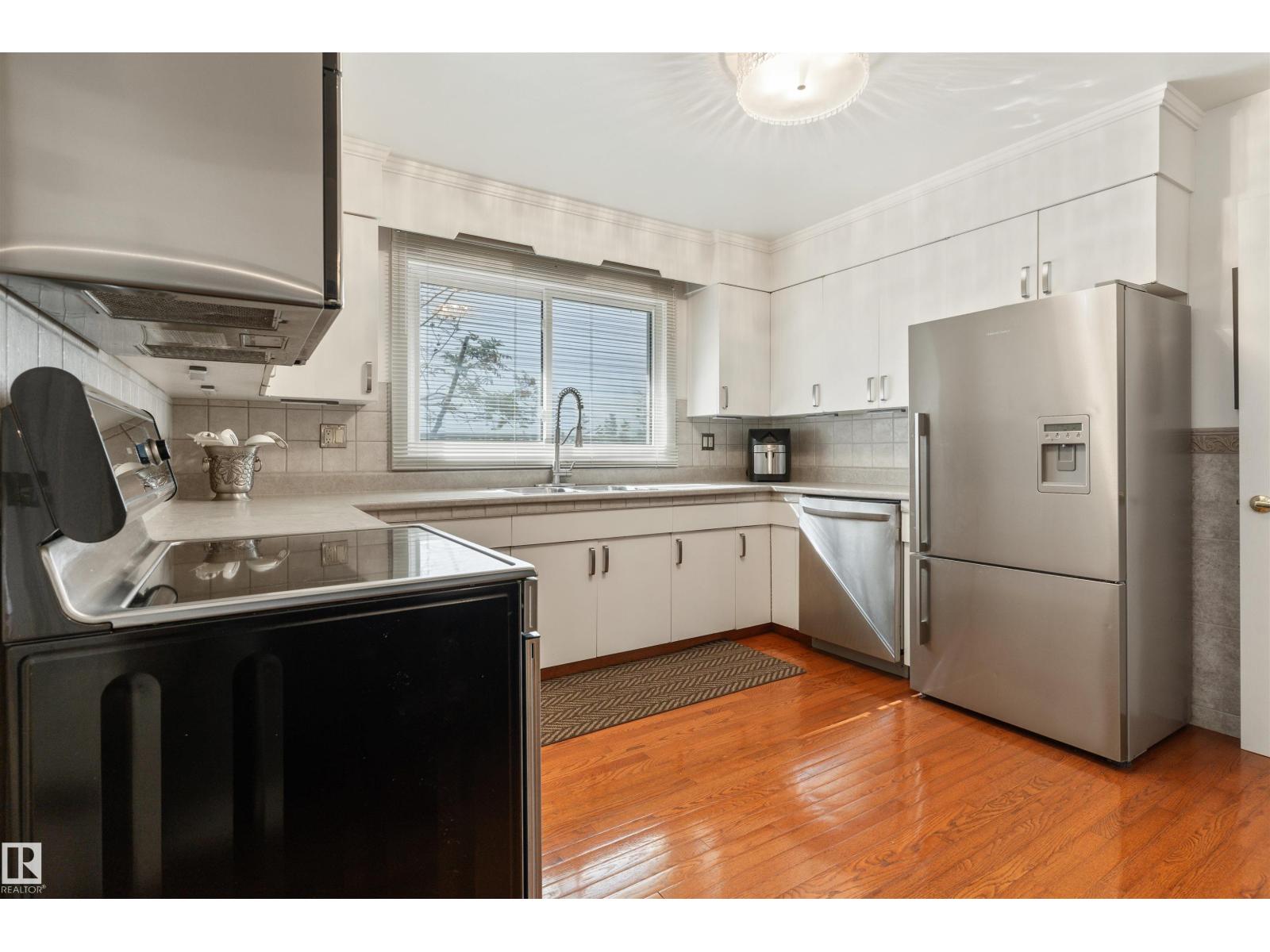 7 QUESNELL Crescent NW - Photo 16