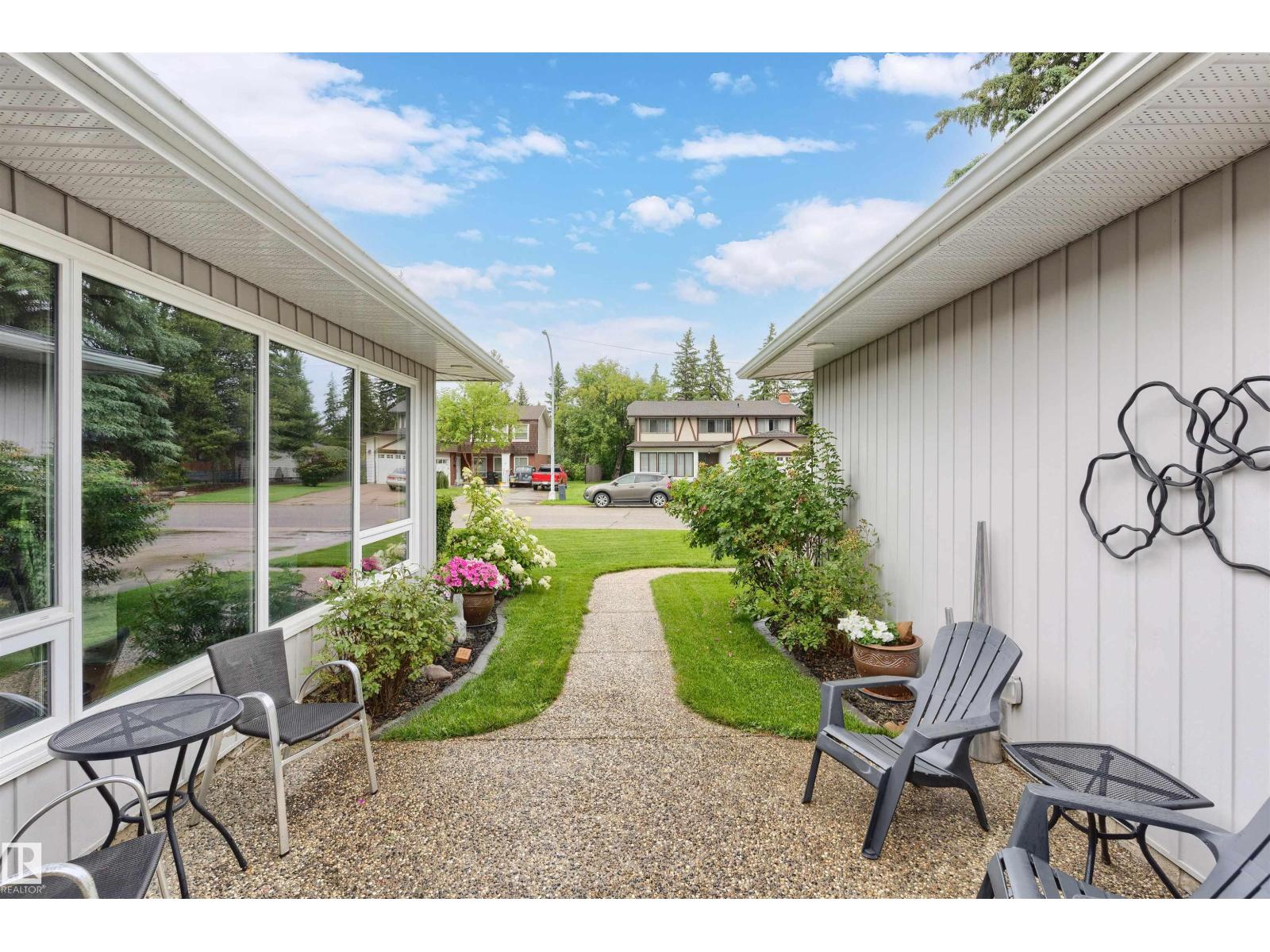 7 QUESNELL Crescent NW