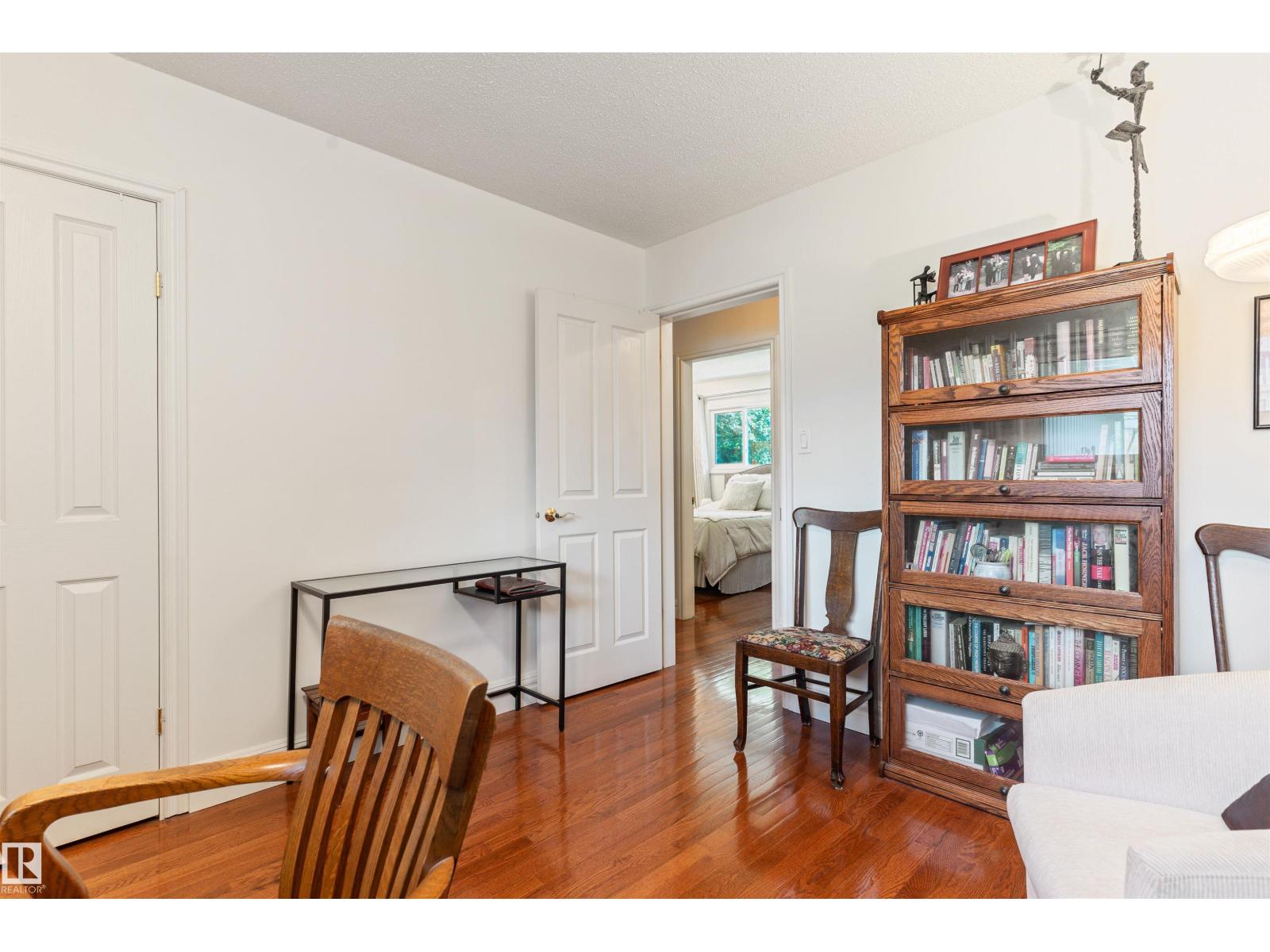 7 QUESNELL Crescent NW - Photo 32