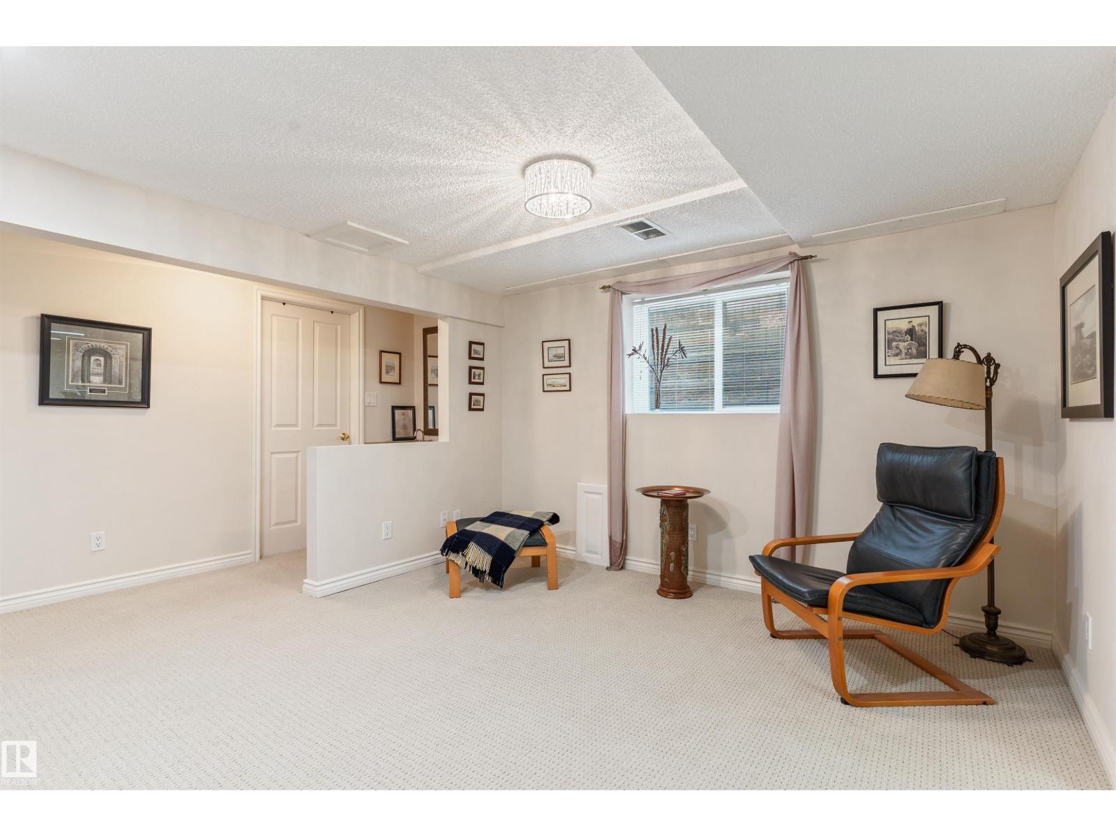 7 QUESNELL Crescent NW - Photo 36