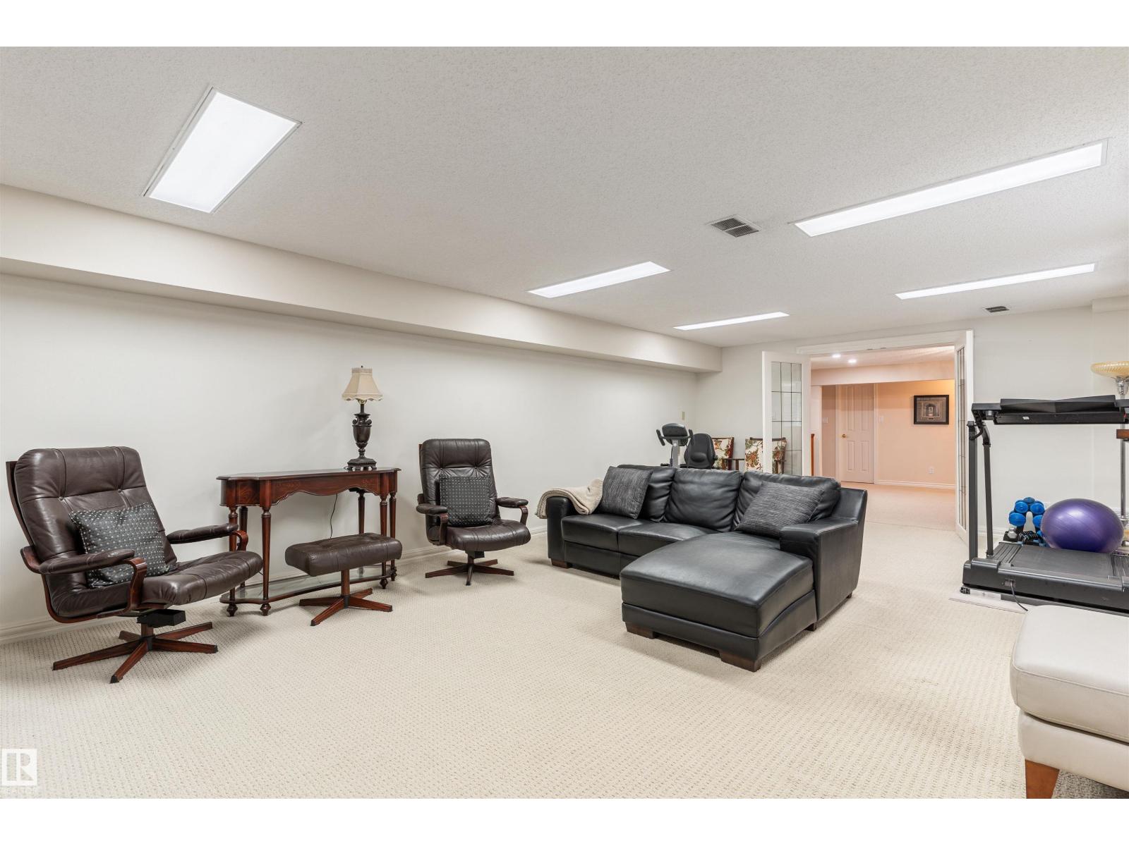 7 QUESNELL Crescent NW - Photo 39