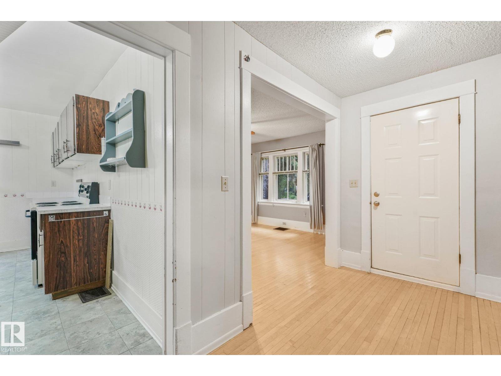 9824 91 Avenue NW - Photo 13