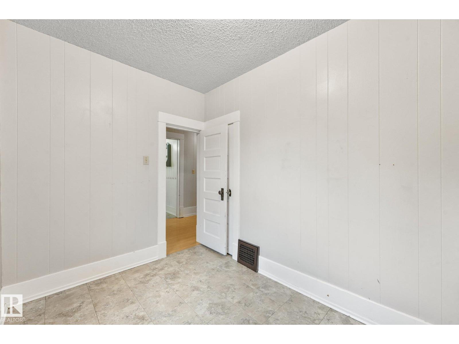 9824 91 Avenue NW - Photo 24