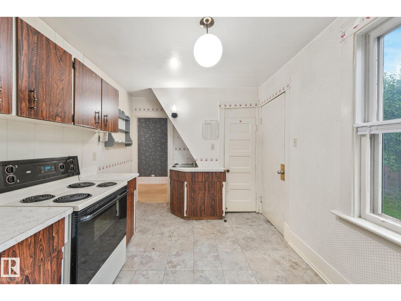 9824 91 Avenue NW - Photo 30