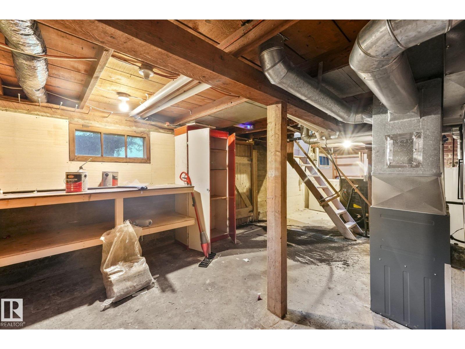 9824 91 AV NW - 39