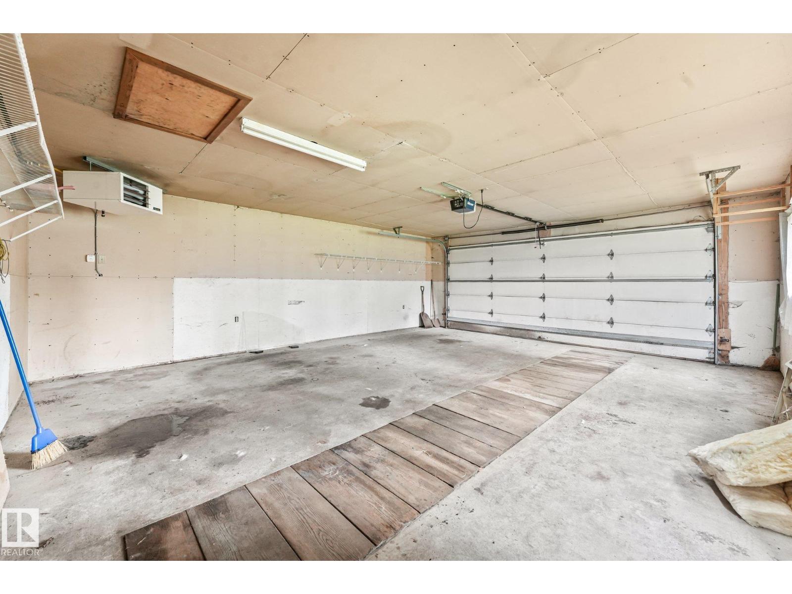 9824 91 Avenue NW - Photo 42
