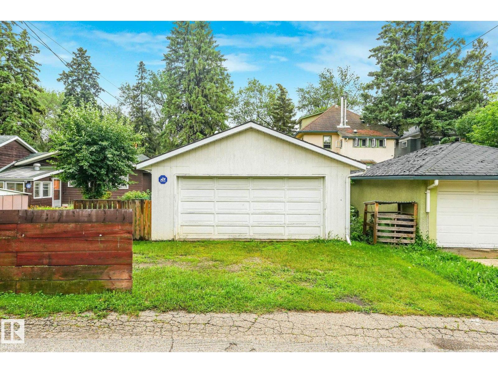 9824 91 AV NW - 8