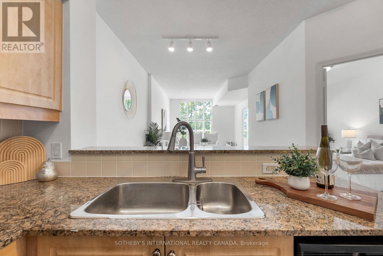 #405 485 ROSEWELL AVENUE - 18